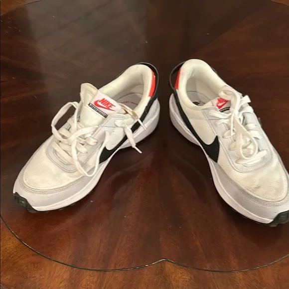 Nike White and Black Running Shoes - Picture 7 of 7